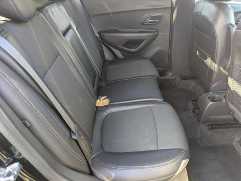 Used 2019 Chevrolet Trax LT w/ LT Convenience Package image 18