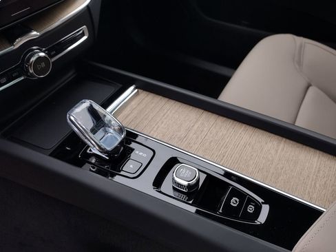 New 2026 Volvo XC60 B5 Plus w/ Climate Package image 16