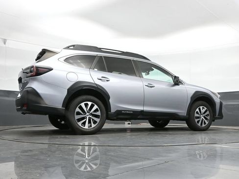 Used 2023 Subaru Outback Premium AWD/4WD image 41