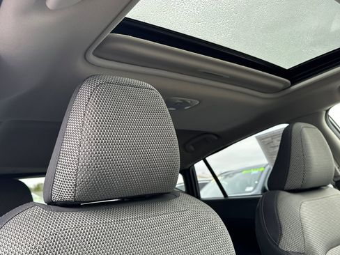 Used 2024 Subaru Crosstrek 2.0i Premium image 19