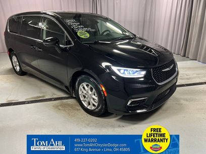 Used 2024 Chrysler Pacifica Touring-L