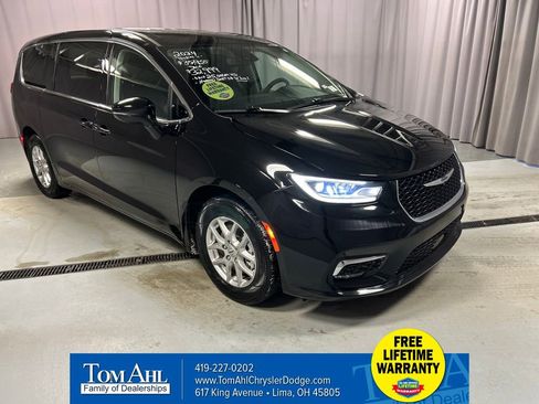 Used 2024 Chrysler Pacifica Touring-L image 1