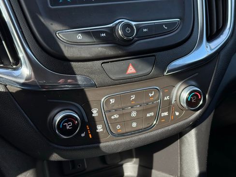 Used 2018 Chevrolet Equinox LT image 31