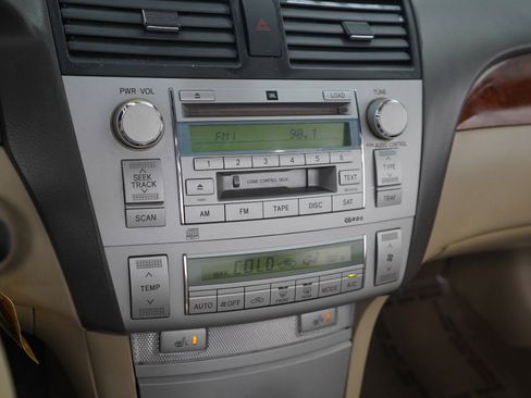 Used 2006 Toyota Solara SE FWD image 18