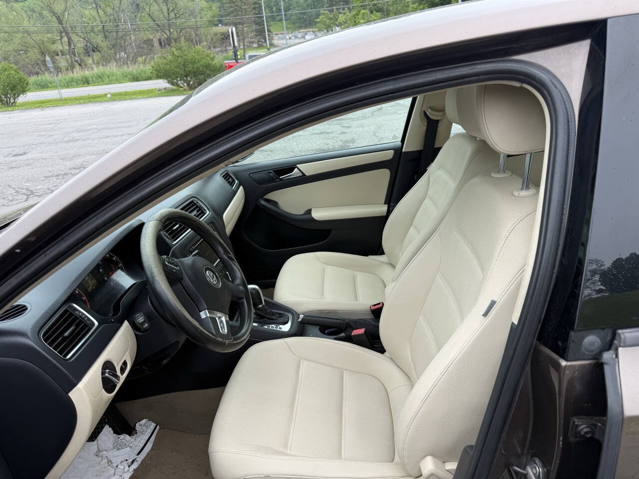 Used 2011 Volkswagen Jetta SE FWD image 9