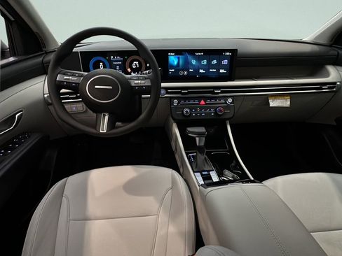 New 2026 Hyundai Tucson SE image 8