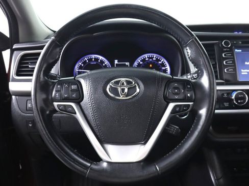 Used 2018 Toyota Highlander XLE AWD/4WD image 11