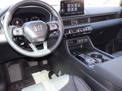 Used 2025 Honda Pilot EX-L image 4