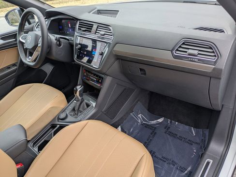 Used 2023 Volkswagen Tiguan SE R-Line image 27