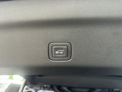 Used 2025 GMC Yukon AT4 Ultimate image 19