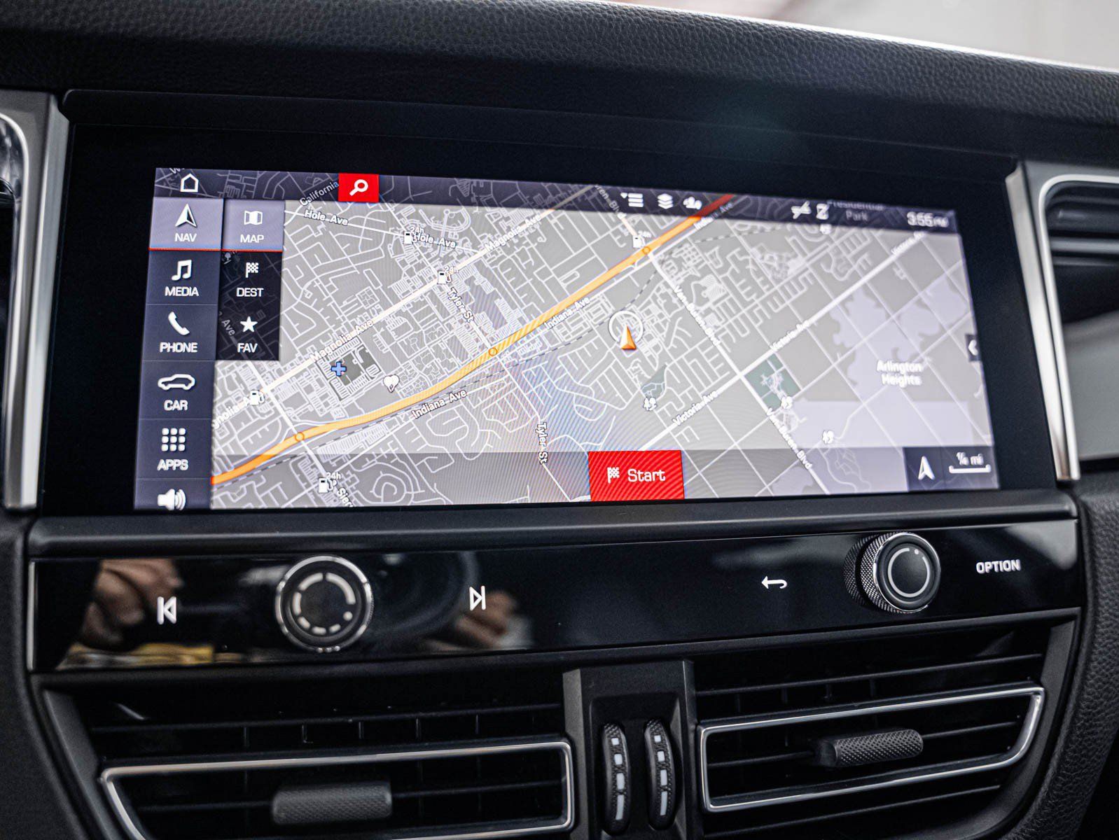 Certified 2023 Porsche Macan AWD/4WD image 24