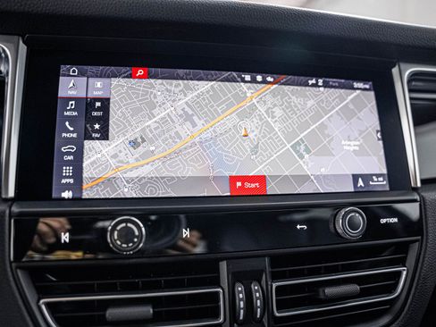 Certified 2023 Porsche Macan AWD/4WD image 24