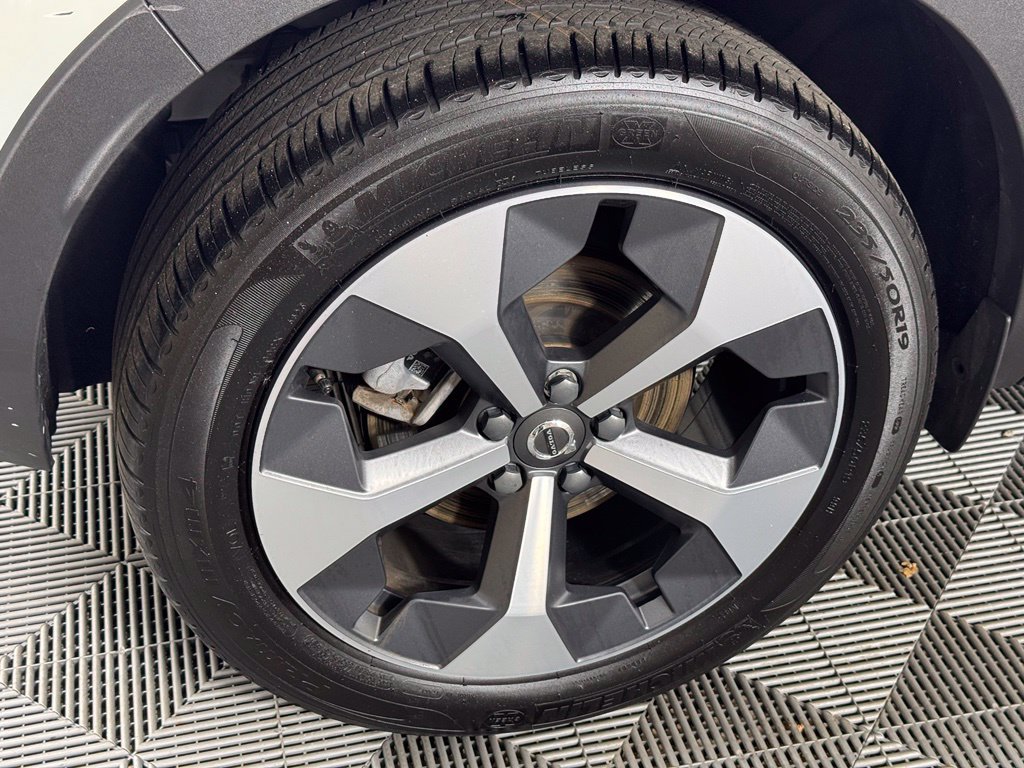 Certified 2024 Volvo XC40 B5 Core AWD/4WD image 7