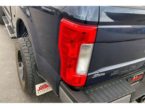 Used 2017 Ford F350 Lariat w/ Chrome Package image 29