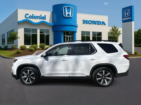 Used 2023 Honda Pilot Touring image 2