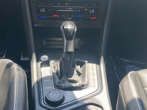 Used 2022 Volkswagen Tiguan SEL R-Line AWD/4WD image 11