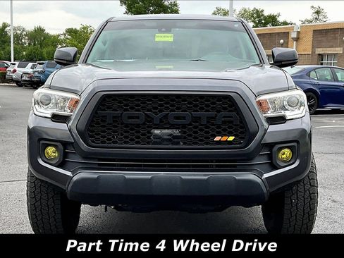 Used 2019 Toyota Tacoma SR w/ SR Convenience Package AWD/4WD image 2