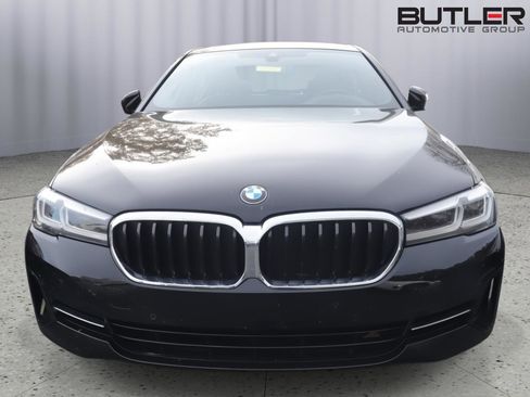 Used 2023 BMW 540i w/ Premium Package image 2