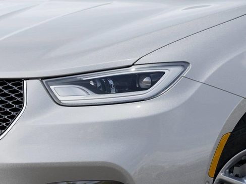 New 2026 Chrysler Pacifica Select image 10