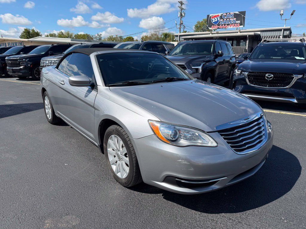 Used 2013 Chrysler 200 Touring FWD image 1
