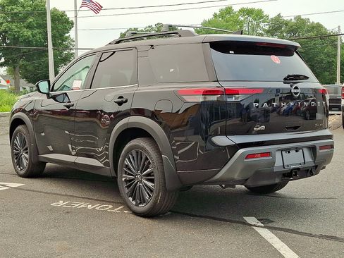 New 2026 Nissan Pathfinder SL w/ SL Premium Package AWD/4WD image 3