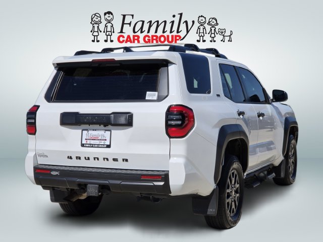Used 2025 Toyota 4Runner SR5 AWD/4WD image 4