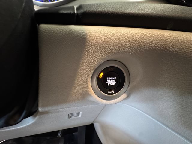 Used 2023 Chrysler Pacifica Touring-L FWD image 22
