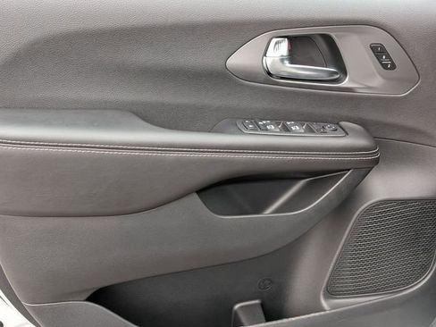 New 2026 Chrysler Pacifica Select image 13