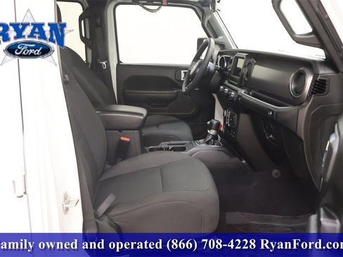 Used 2023 Jeep Gladiator Willys image 15