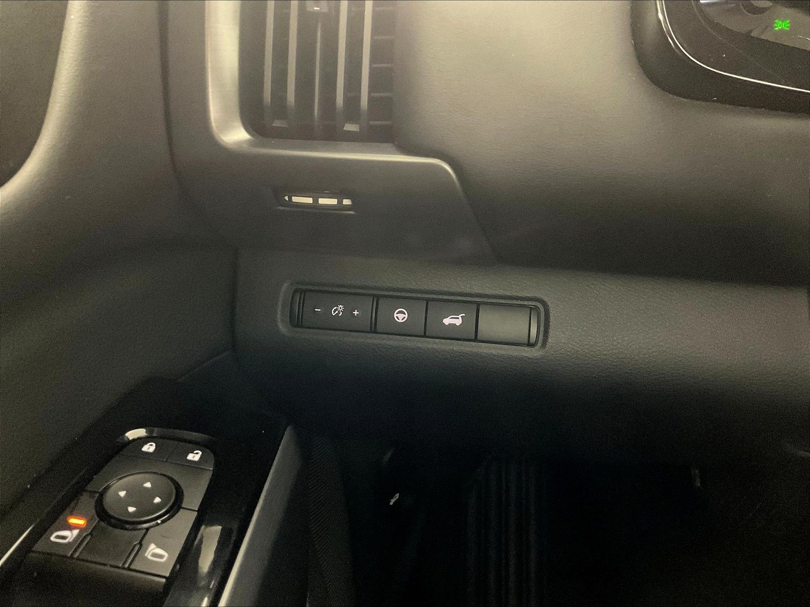 Used 2023 Nissan Pathfinder SL AWD/4WD image 15