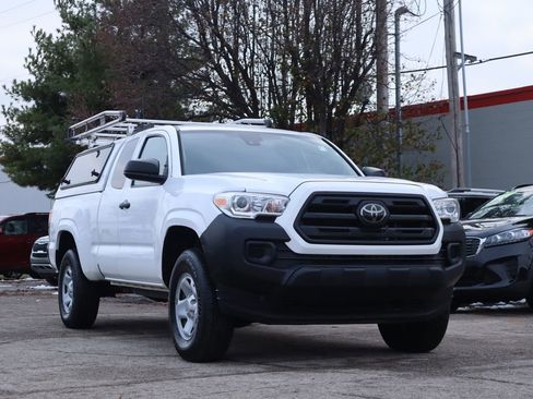 Used 2019 Toyota Tacoma SR image 1