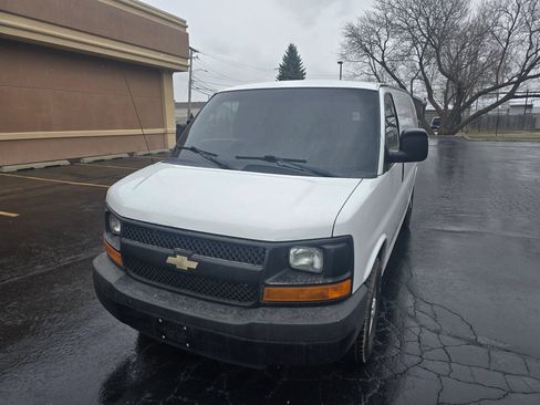 Used 2015 Chevrolet Express 2500 image 4