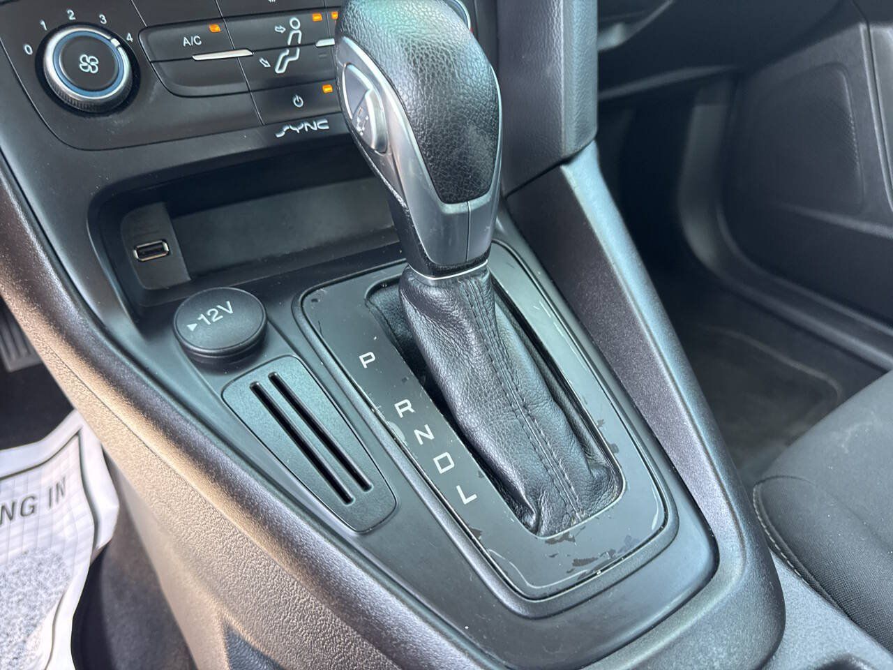 Used 2018 Ford Focus SE FWD image 16