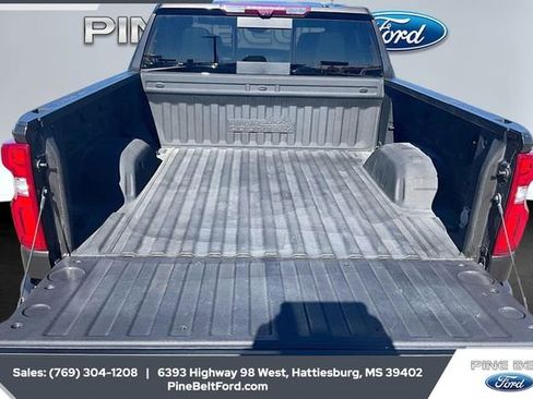 Used 2022 Chevrolet Silverado 1500 High Country w/ Technology Package image 12