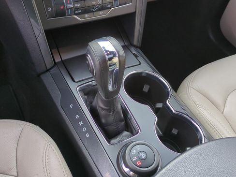 Used 2018 Ford Explorer XLT w/ Equipment Group 202A image 26