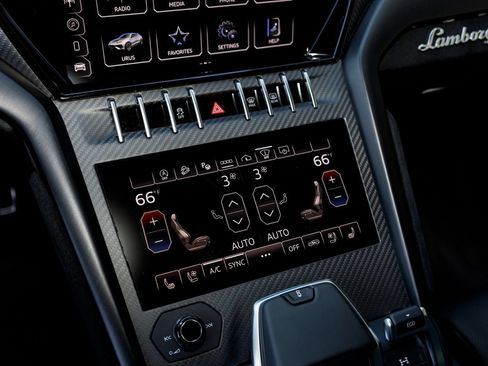 Used 2023 Lamborghini Urus Performante AWD/4WD image 50