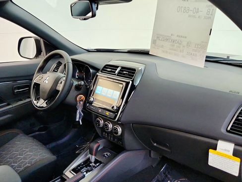Used 2025 Mitsubishi Outlander Sport ES AWD/4WD image 28