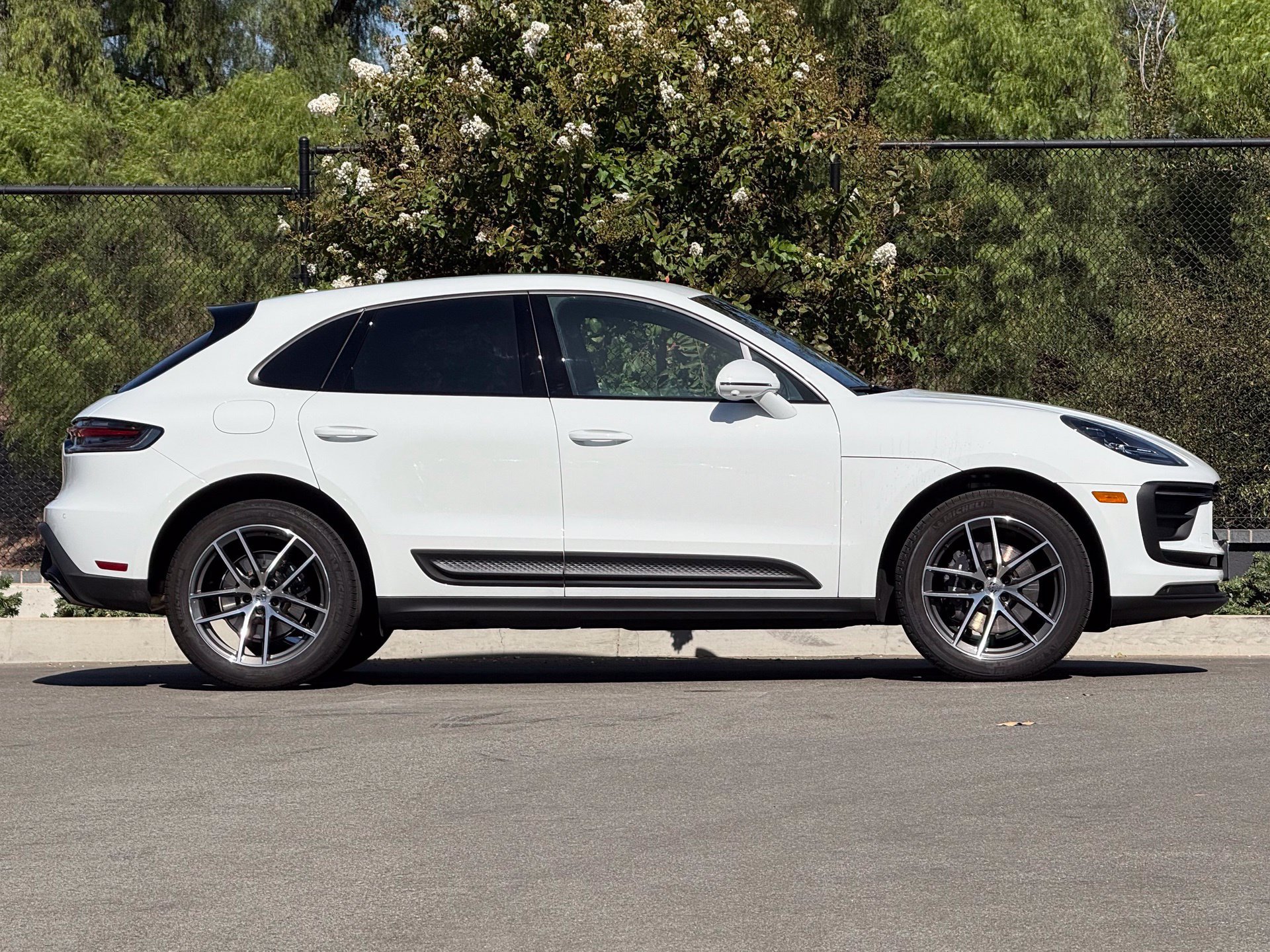 Used 2026 Porsche Macan AWD/4WD image 8