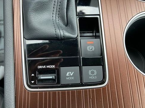 Certified 2024 Toyota Sienna XLE image 40