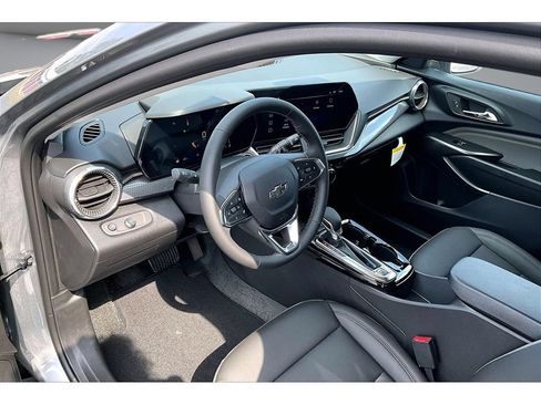 New 2026 Chevrolet Trax ACTIV w/ Sunroof Package FWD image 9