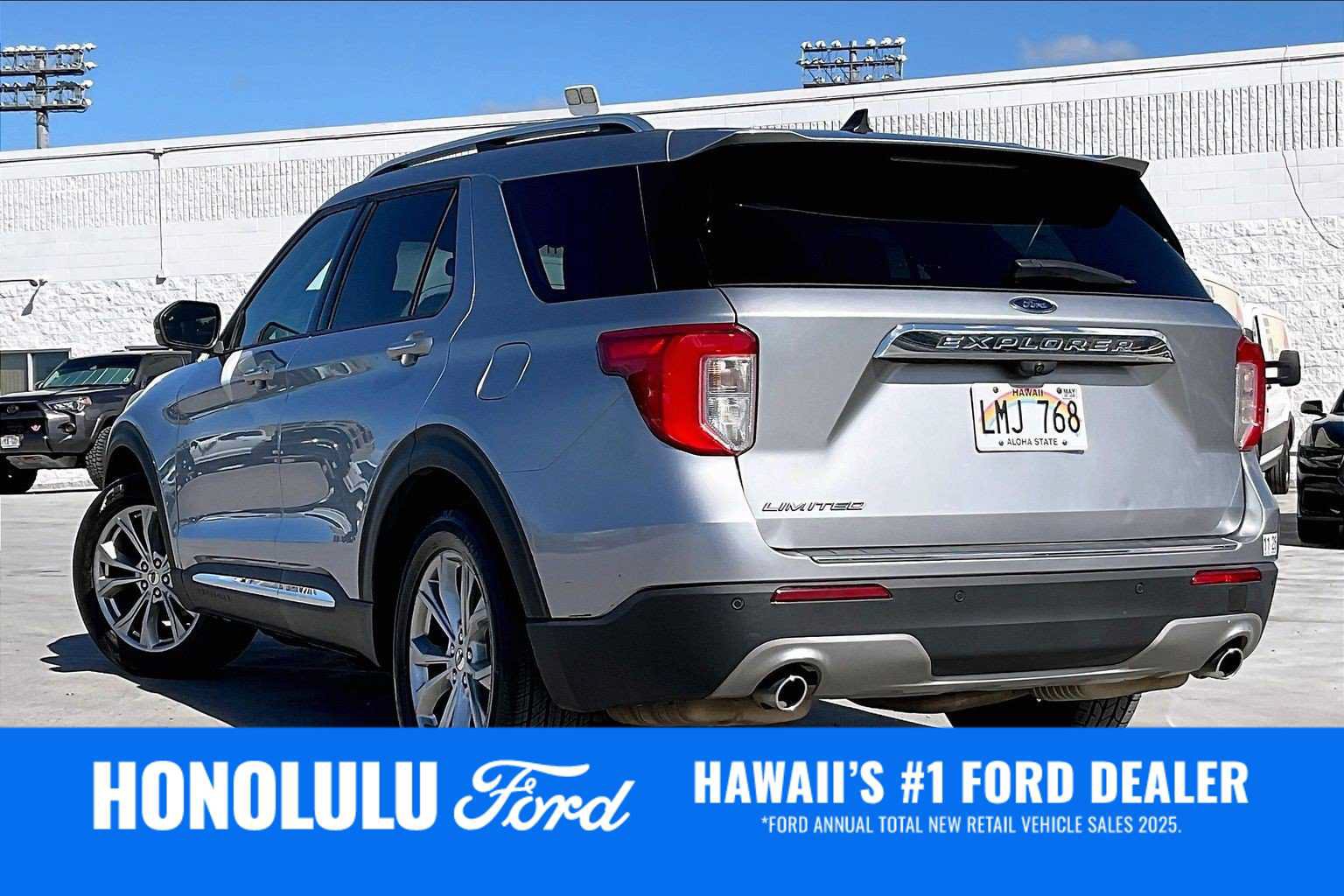 Used 2022 Ford Explorer Limited w/ Equipment Group 301A RWD image 4
