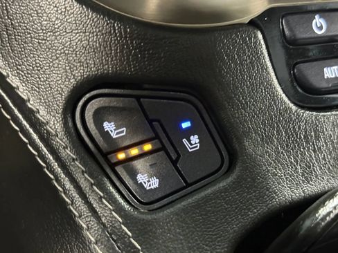 Used 2020 GMC Yukon XL Denali w/ Open Road Package AWD/4WD image 15
