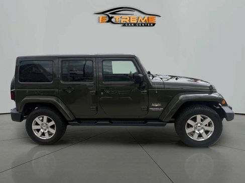 Used 2015 Jeep Wrangler Unlimited Sahara w/ Connectivity Group AWD/4WD image 8