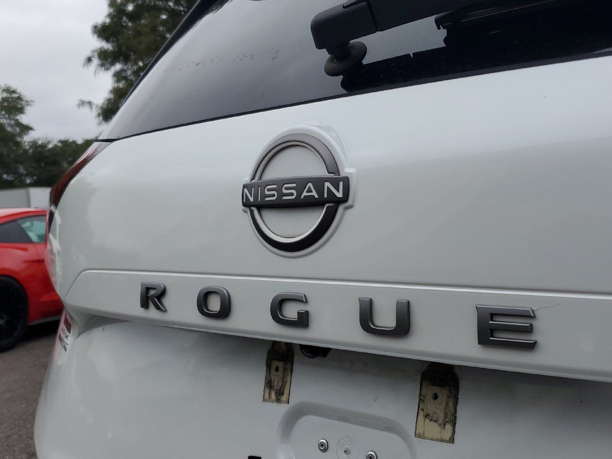 Used 2024 Nissan Rogue SV FWD image 6