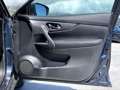 Used 2016 Nissan Rogue SV FWD image 28