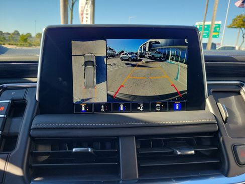 Used 2024 GMC Yukon SLT w/ SLT Luxury Package image 11