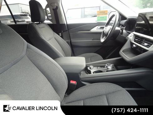 Used 2026 Ford Explorer Active AWD/4WD image 10