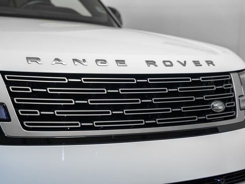 Used 2025 Land Rover Range Rover SE image 14