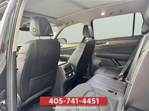 Used 2024 Volkswagen Atlas SE w/ Panoramic Sunroof Package FWD image 21