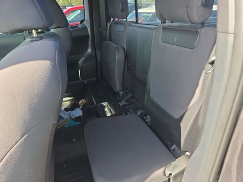 Used 2017 Toyota Tacoma TRD Sport image 8